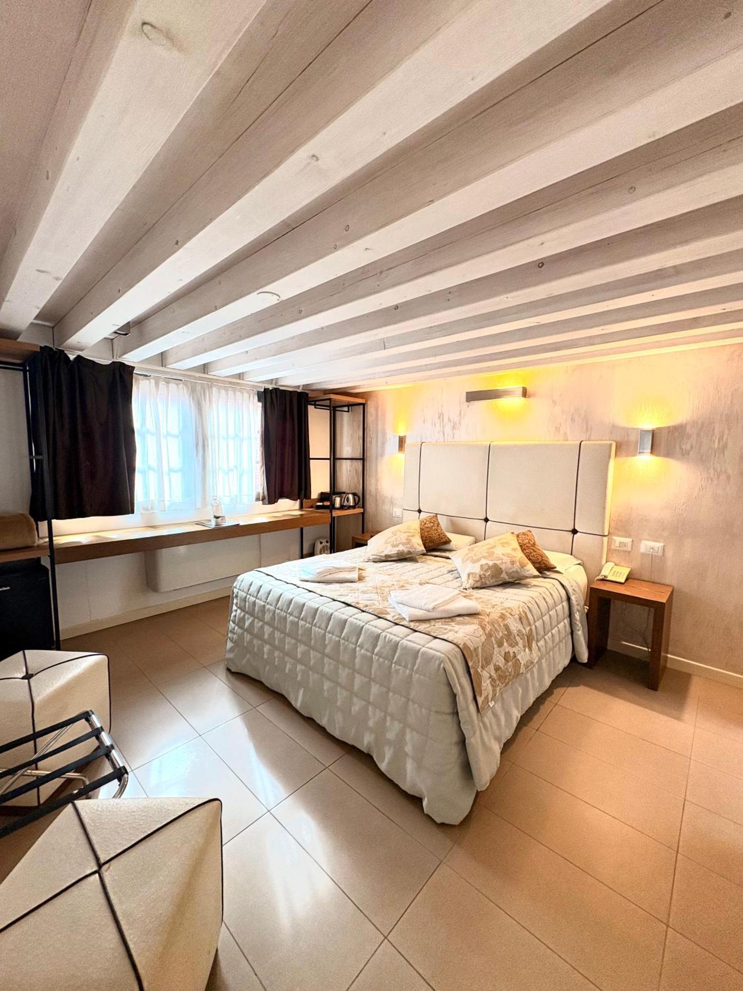 Al Canal Regio - Guest House Venice Exterior photo